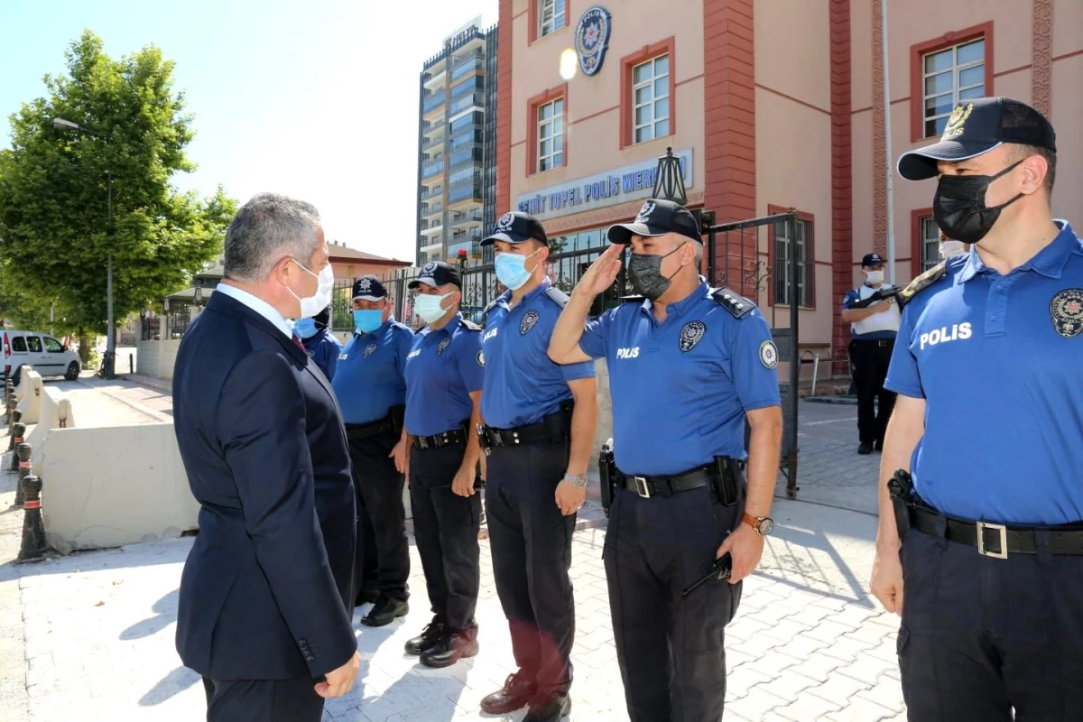 Konya Emniyet Müdürü Dinç silah arkadaşlarıyla bayramlaştı