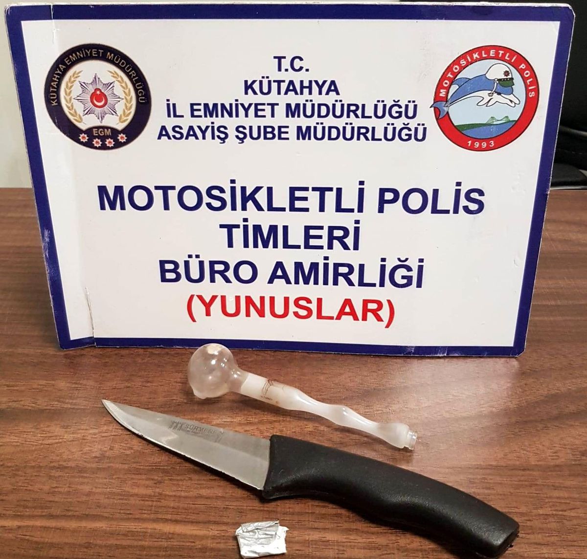 Kütahya\'da arama kaydı bulunan şahsın üzerinde uyuşturucu ele geçirildi