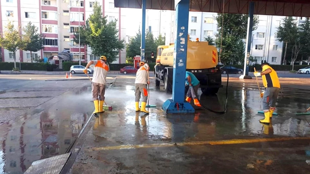 Melikgazi\'de kurban kesim yerleri temizlenerek dezenfekte ediliyor