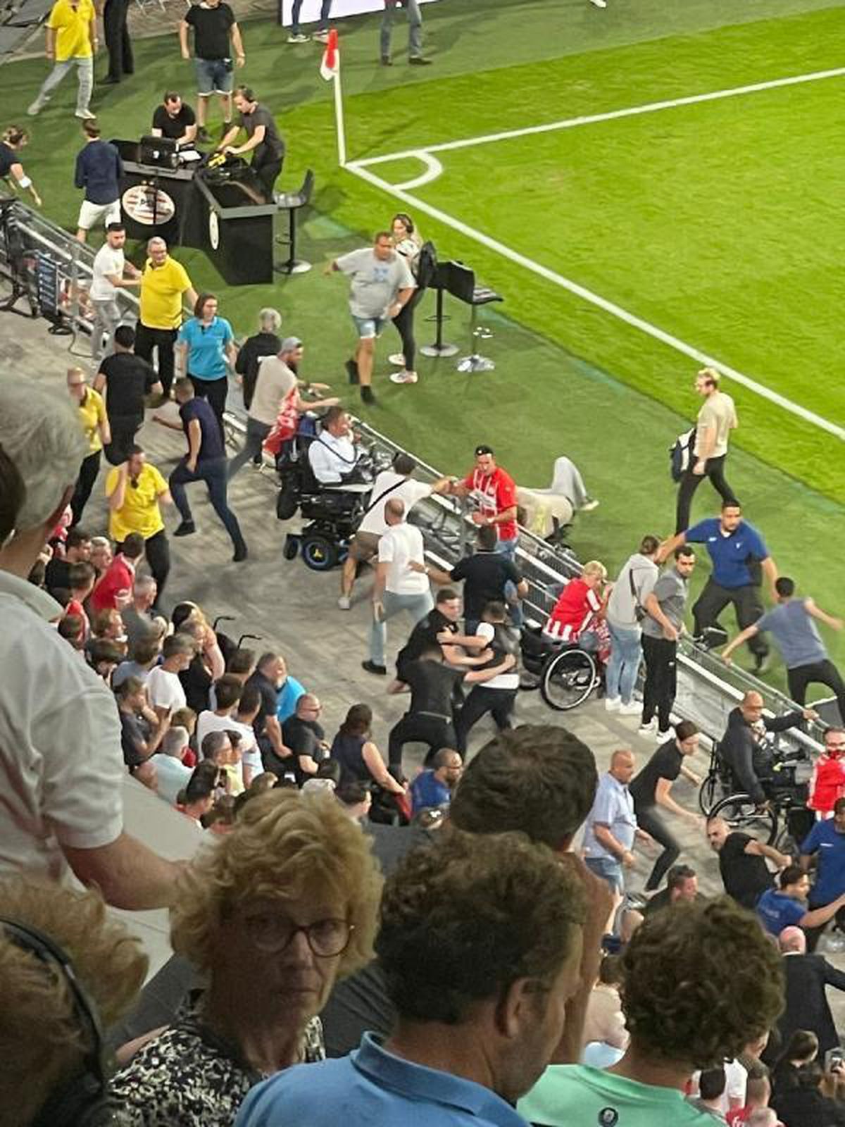 Tension during the halftime of the PSV - Galatasaray match
