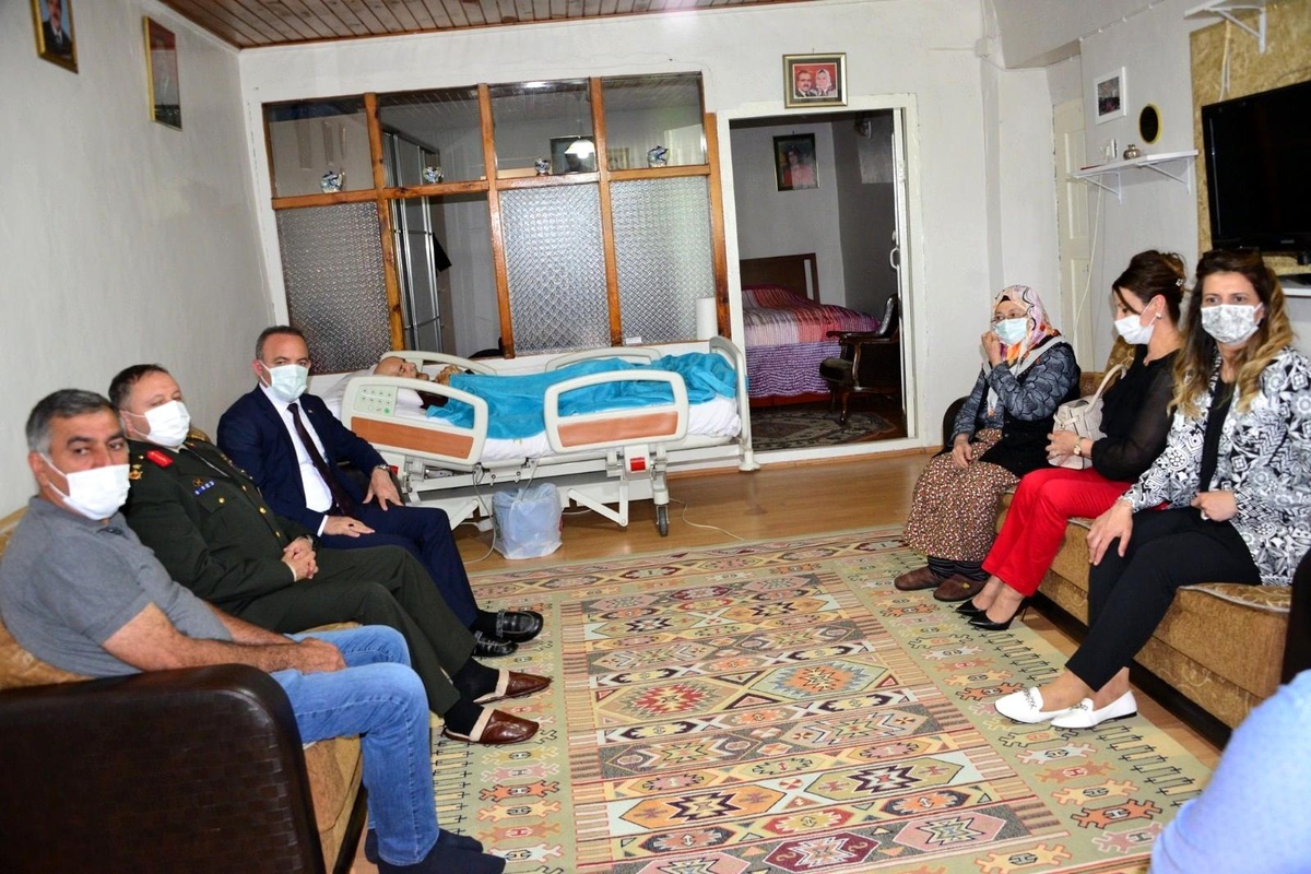 Son dakika haberleri | Vali Öner\'den şehit ve gazi ailelerine bayram ziyareti