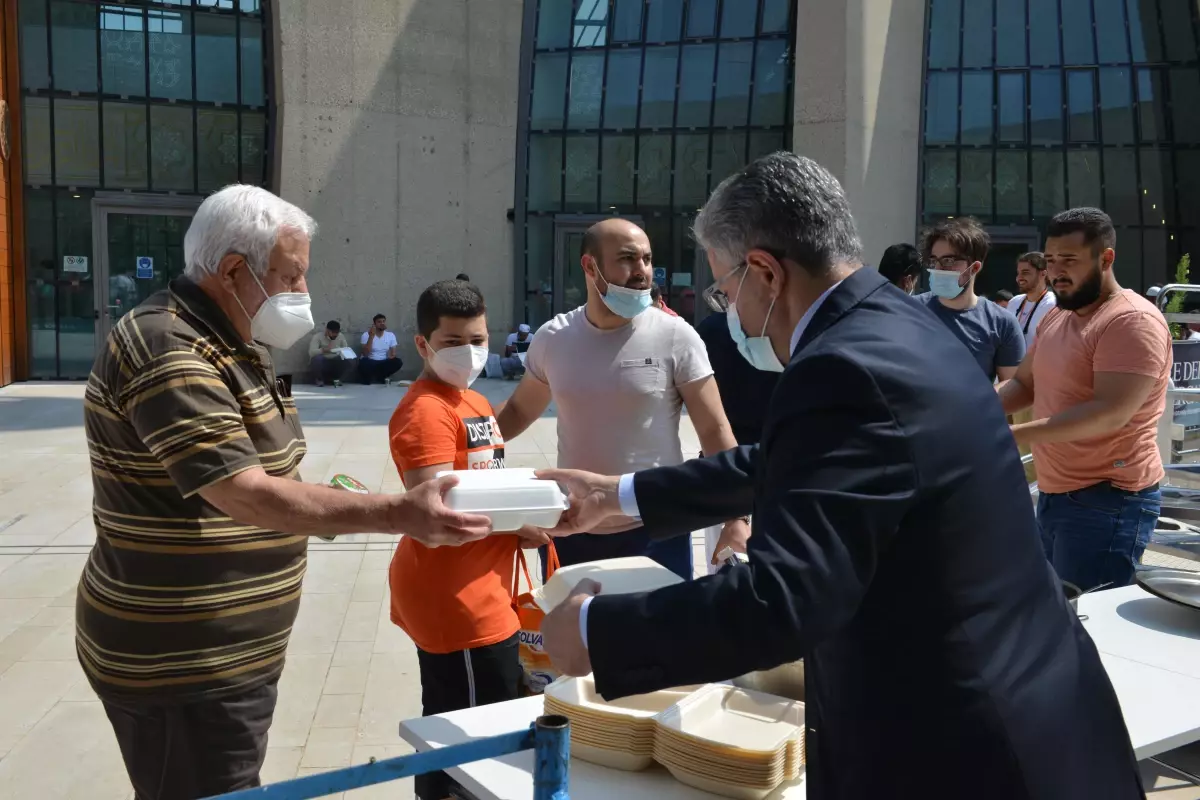 Son dakika gündem: Almanya\'da Köln DİTİB Merkez Camisi\'nde geleneksel kavurma ikramı