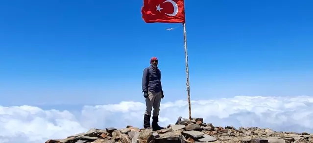 Amanos Dağları'nın zirvesine solo tırmanış yaptı Amanos Dağları'nın zirvesine solo tırmanış yaptı