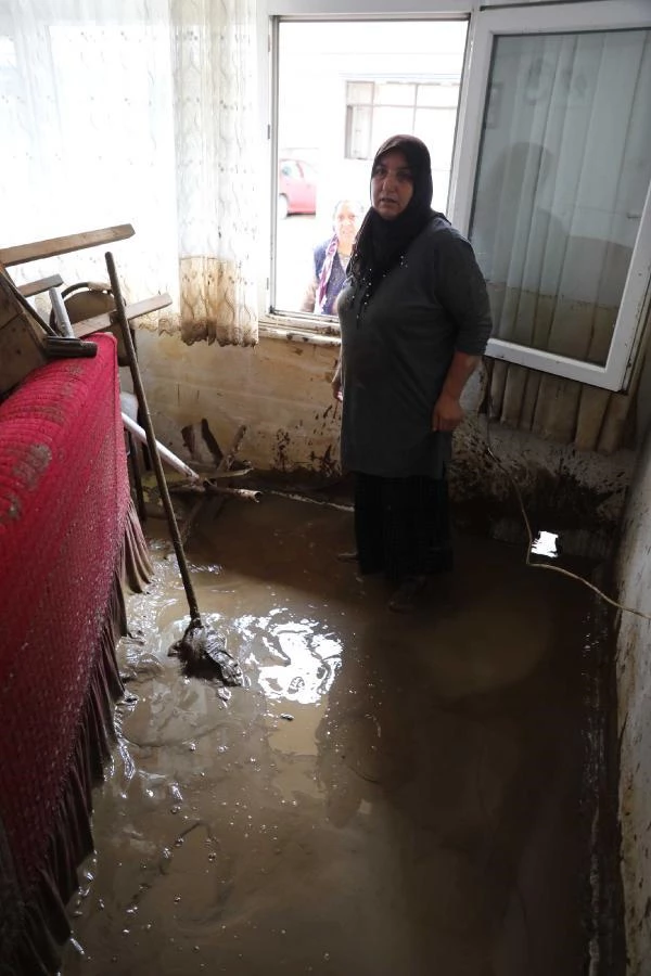 Felaketin boyutu gün ağarınca ortaya çıktı! 1 kişinin kaybolduğu Artvin'de yollar çamura bulandı