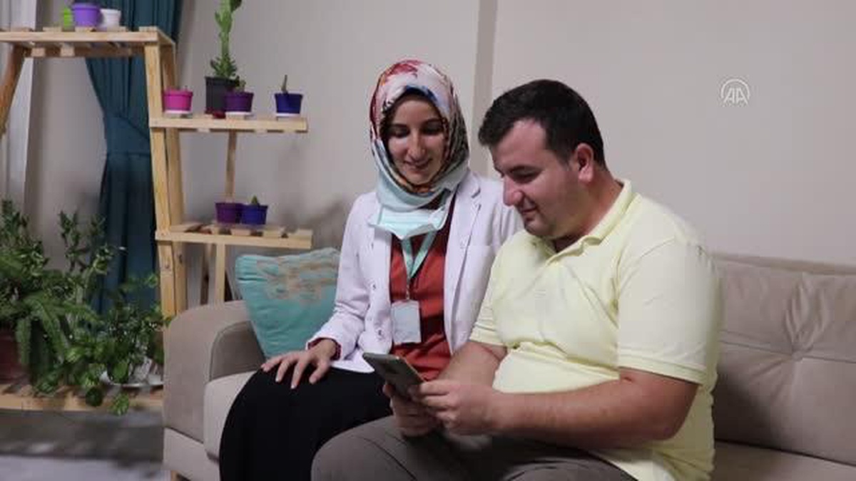 Bakan Koca\'nın sosyal medya hesabından paylaştığı hemşireden aşı olun çağrısı