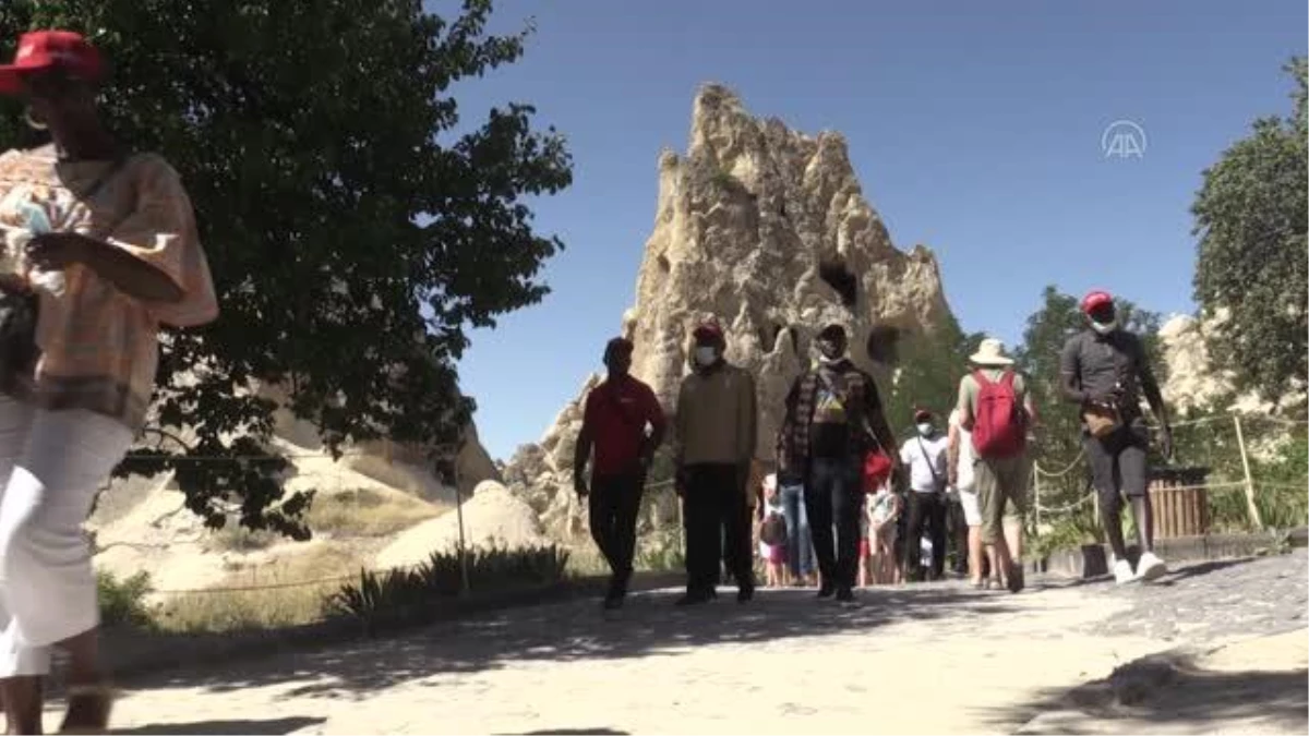 Bayram Kapadokya\'da turizmcilerin yüzünü güldürdü