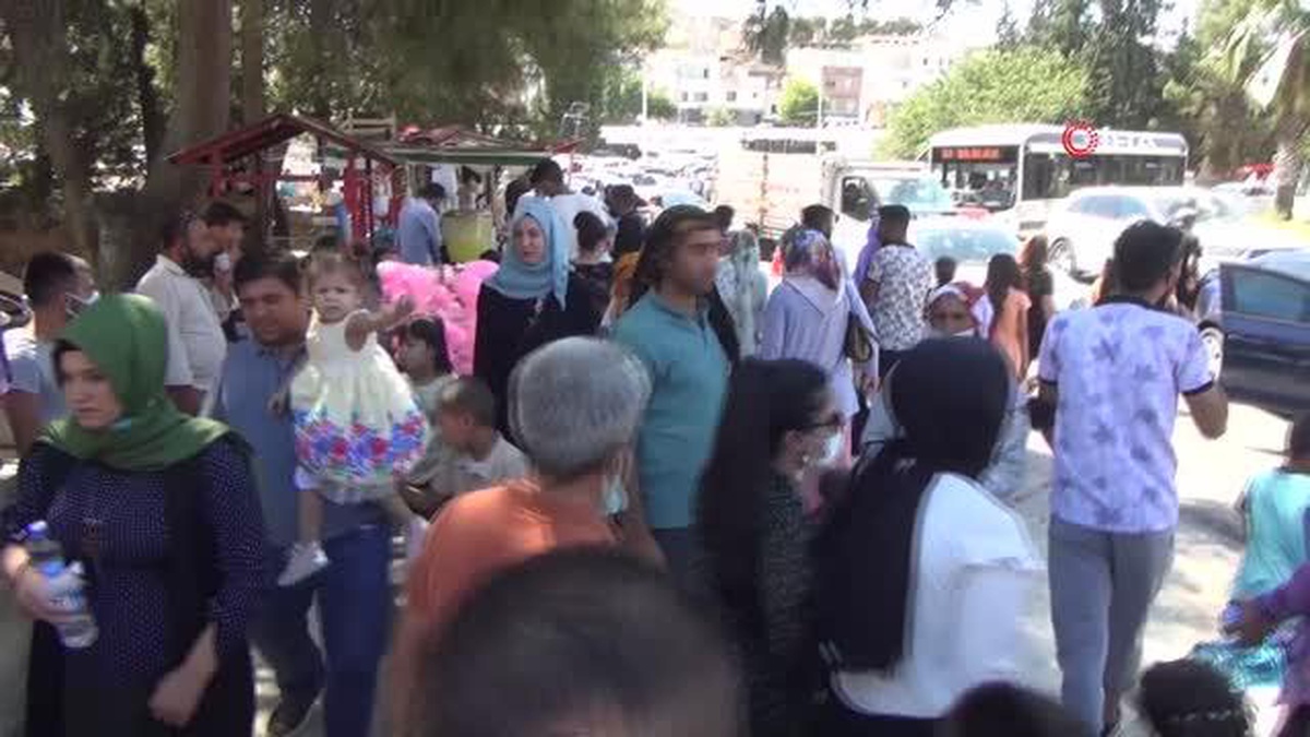 Bayramın son günü Balıklıgöl ziyaretçi akınına uğradı