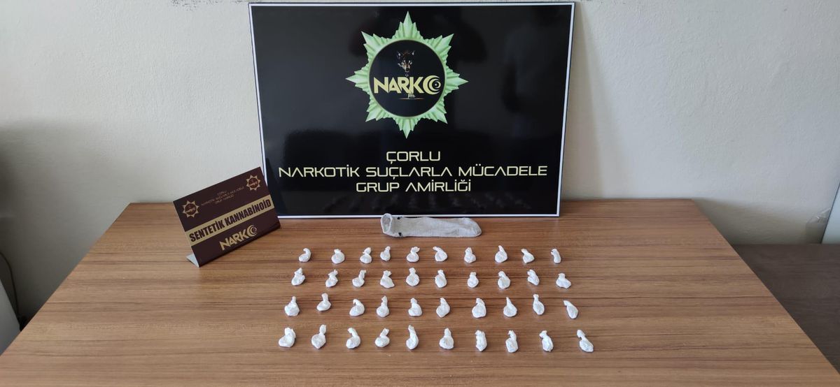 Çorlu\'da şüphelinin attığı çorapta uyuşturucu ele geçirildi