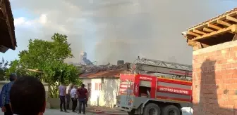 Çorum'da yangın: 1 ev ve samanlık yandı