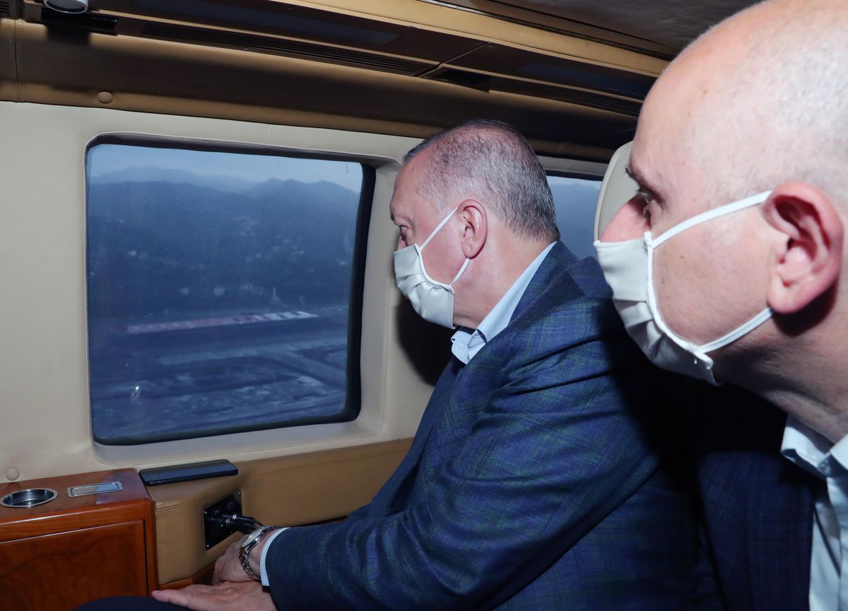 Son dakika haber! Cumhurbaşkanı Erdoğan, Rize-Artvin Havalimanını havadan inceledi