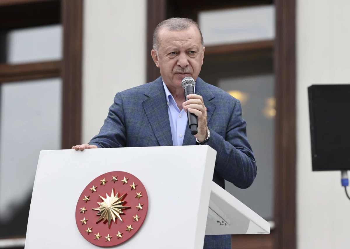 Son dakika... Cumhurbaşkanı Erdoğan, selden etkilenen Güneysu\'da vatandaşlara hitap etti: (2)