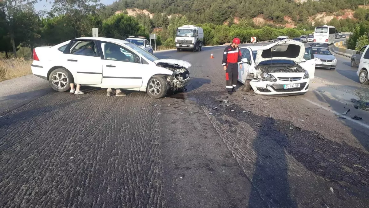 Son dakika: Denizli\'de 3 aracın karıştığı trafik kazasında 5 kişi yaralandı