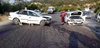 Denizli'de 3 aracın karıştığı zincirleme kazada 5 kişi yaralandı
