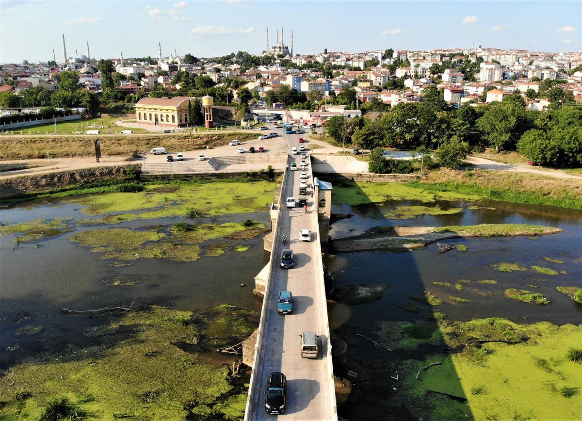 Edirne\'de seviyesi düşen nehirlerde adacıklar oluştu