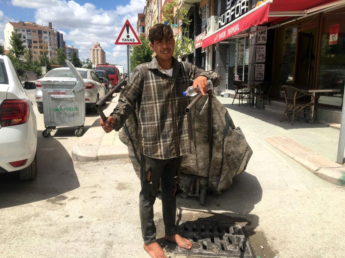 Herkes bayram yaparken onlar ekmek peşinde