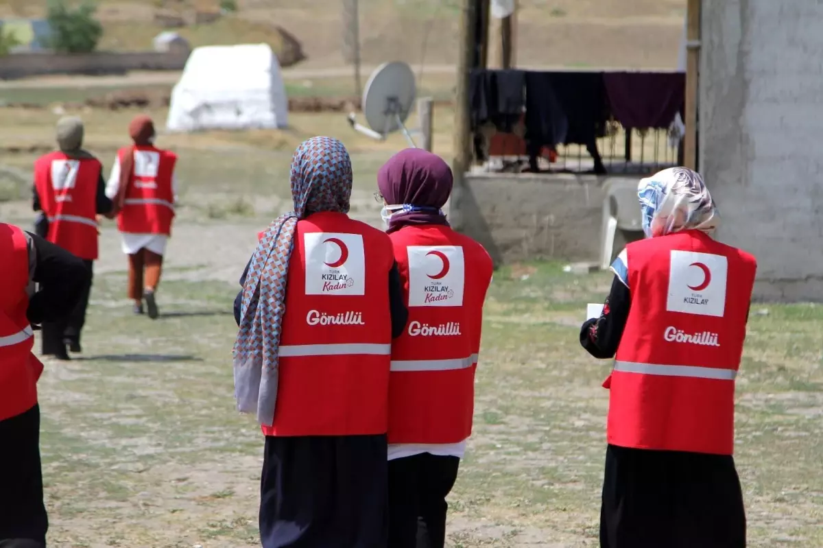 Kızılay Ağrı gönülleri, ihtiyaç sahibi ailelerin sofrasını kurban etiyle buluşturdu