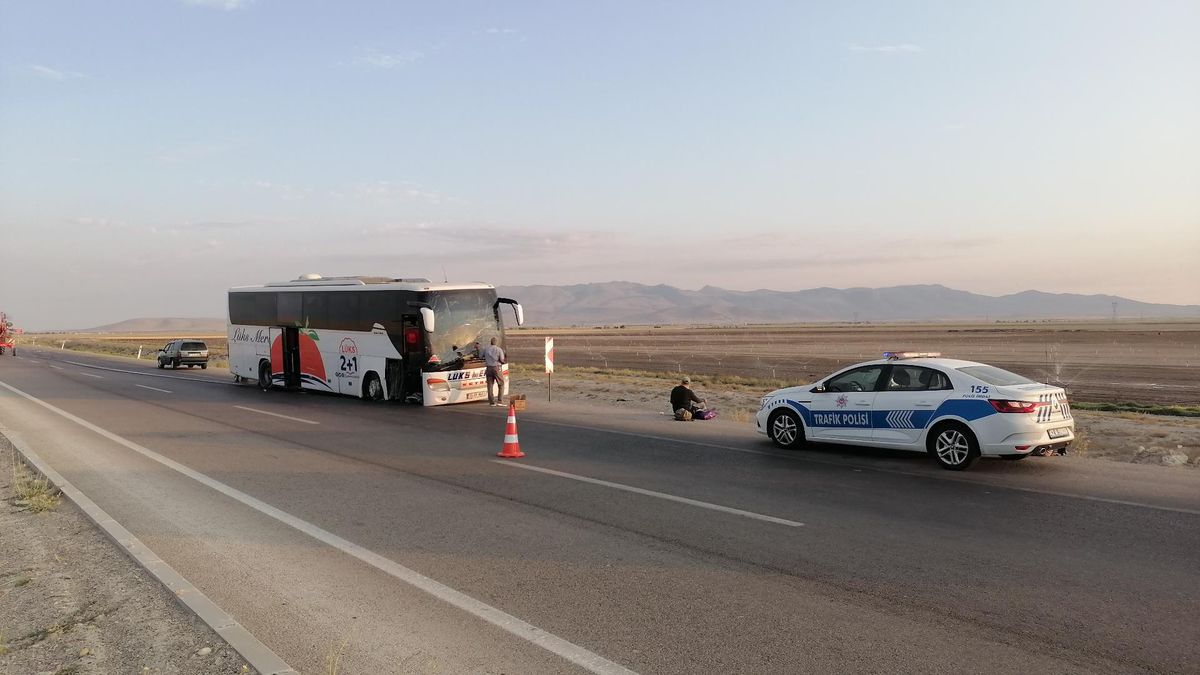 Konya\'da kontrolden çıkan yolcu otobüsündeki 5 yolcu yaralandı