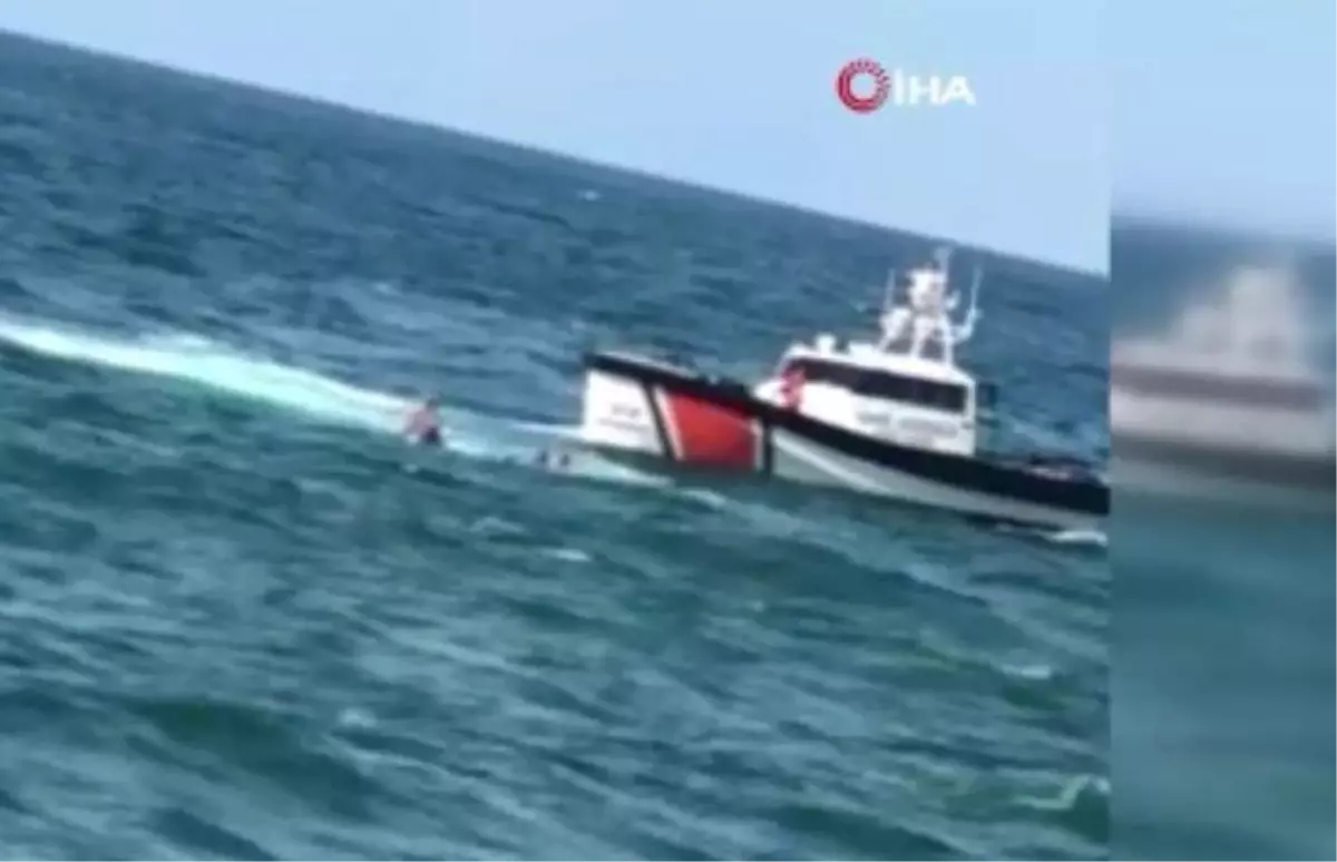 Riva\'da boğulma tehlikesi geçiren genç, uzun uğraşlar sonucu kurtarıldı