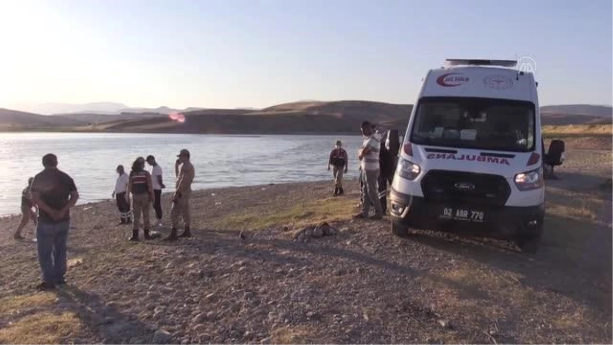 Serinlemek için Atatürk Baraj Gölü\'nü giren genç boğuldu