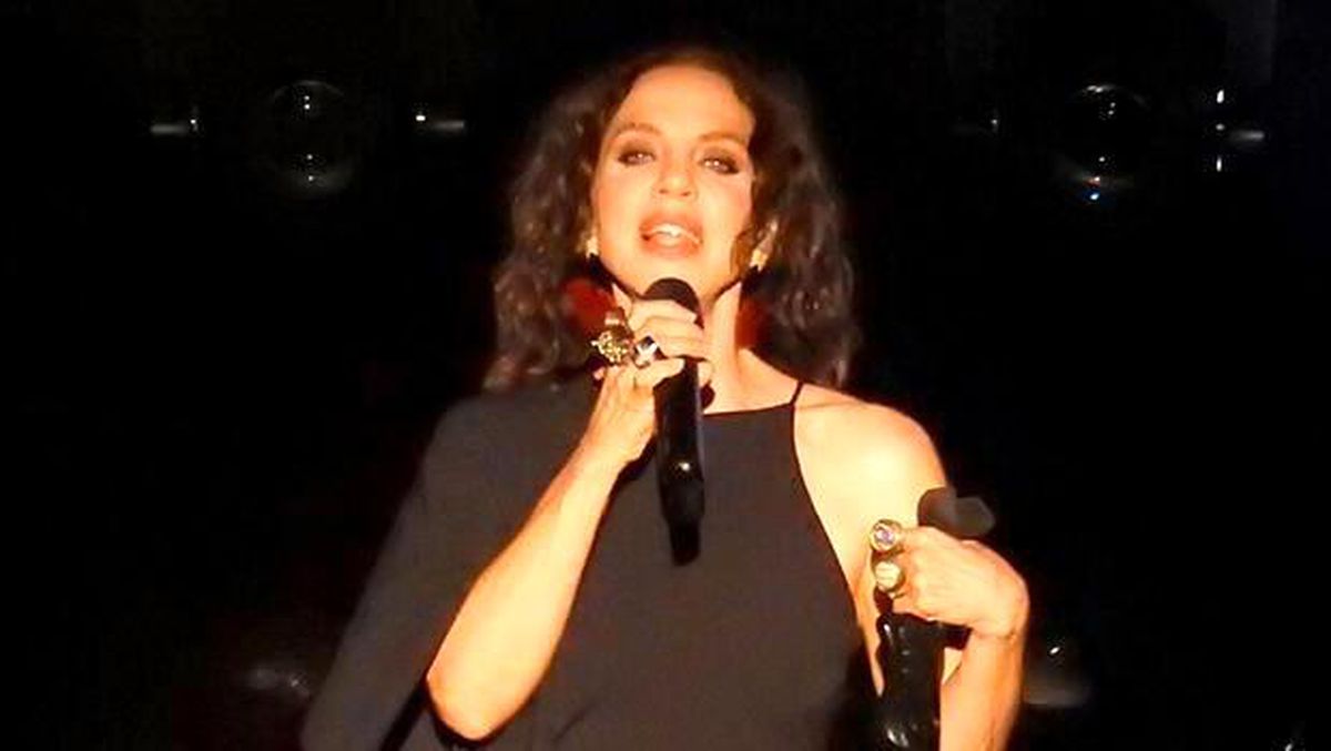 Sertab Erener: Maskelerinizi ne olur çıkarmayın