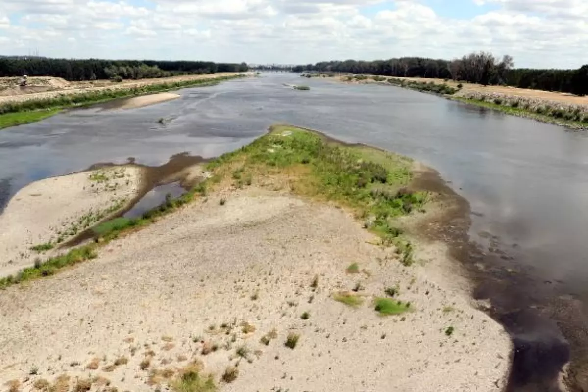 TUNCA\'YI YOSUNLAR KAPLADI, MERİÇ NEHRİ\'NDE ADACIKLAR OLUŞTU