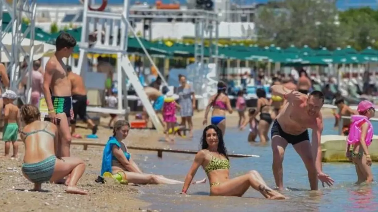 Turistlerin Antalya\'ya akın etmesi vaka sayılarını arttırdı! Bir ayda yüzde 100\'lük artış yaşandı