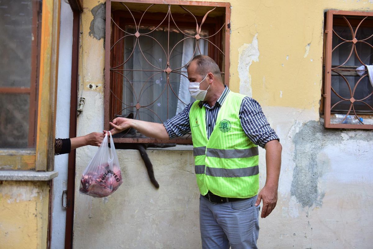 Tuzla\'da, 5 ton kurban eti ihtiyaç sahibi ailelere dağıtıldı