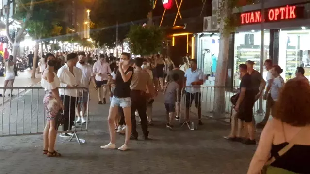 Alanya'da barlar sokağına maske zorunluluğu getirildi Alanya'da barlar sokağına maske zorunluluğu getirildi