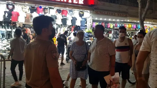 Alanya'da barlar sokağına maske zorunluluğu getirildi Alanya'da barlar sokağına maske zorunluluğu getirildi