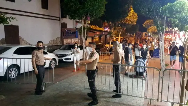 Alanya'da barlar sokağına maske zorunluluğu getirildi Alanya'da barlar sokağına maske zorunluluğu getirildi