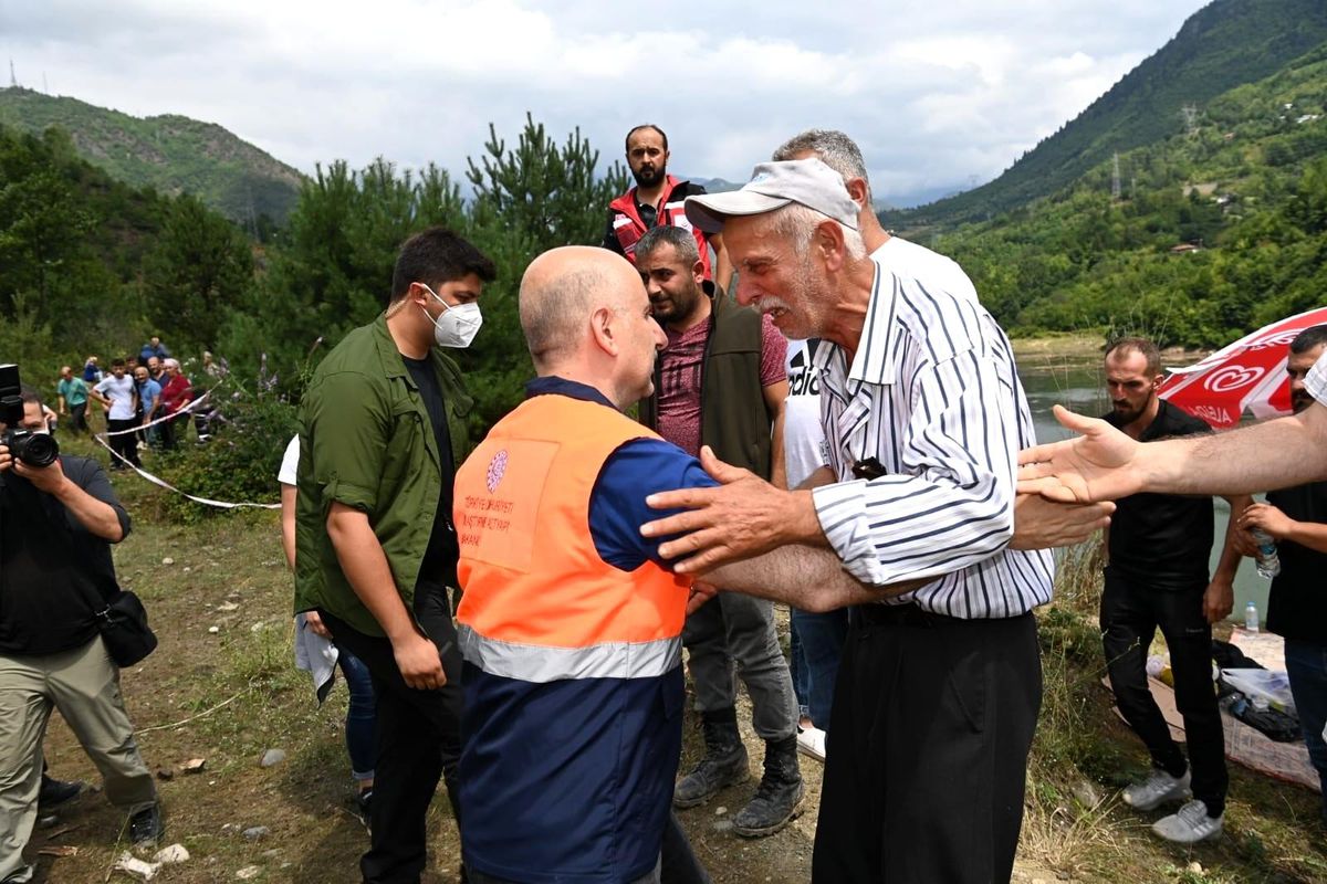 Bakan Karaismailoğlu: "Oluşan hasarları kısa zamanda ortadan kaldıracağız"