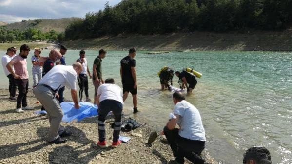 Fedakar baba 3 çocuğunu kurtarmak için suya girip boğularak can verdi