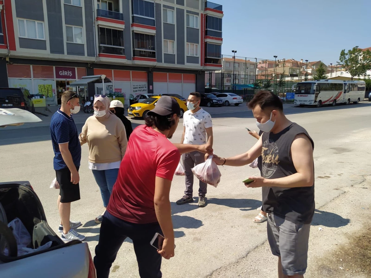 Edirne\'de yabancı öğrencilere kurban eti dağıtıldı