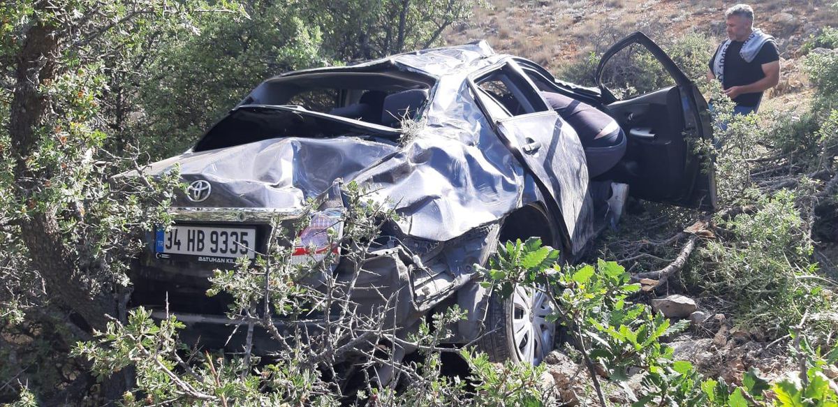 Erzincan\'da uçuruma devrilen otomobildeki 3 kişi yaralandı