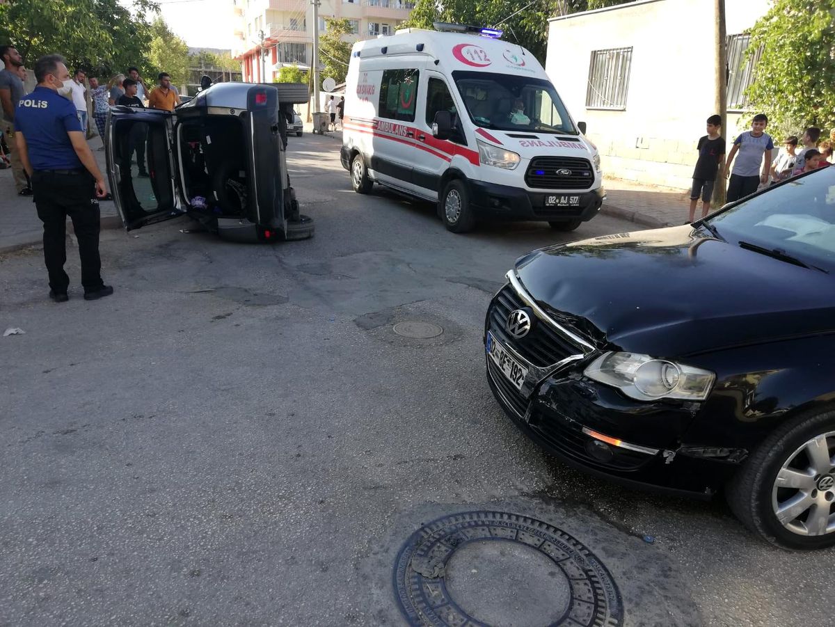 İki otomobil çarpıştı: 1 yaralı