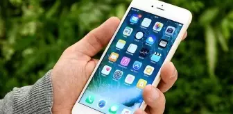 iPhone kullanıcılarına gönderilen 'Evde Kal Türkiye' acil durum uyarısı tepki topladı