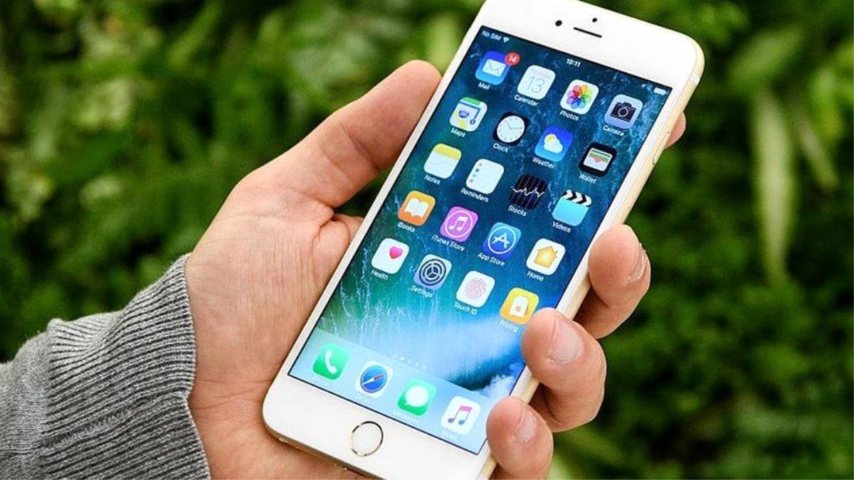 iPhone kullanıcılarına gönderilen \'Evde Kal Türkiye\' acil durum uyarısı tepki topladı