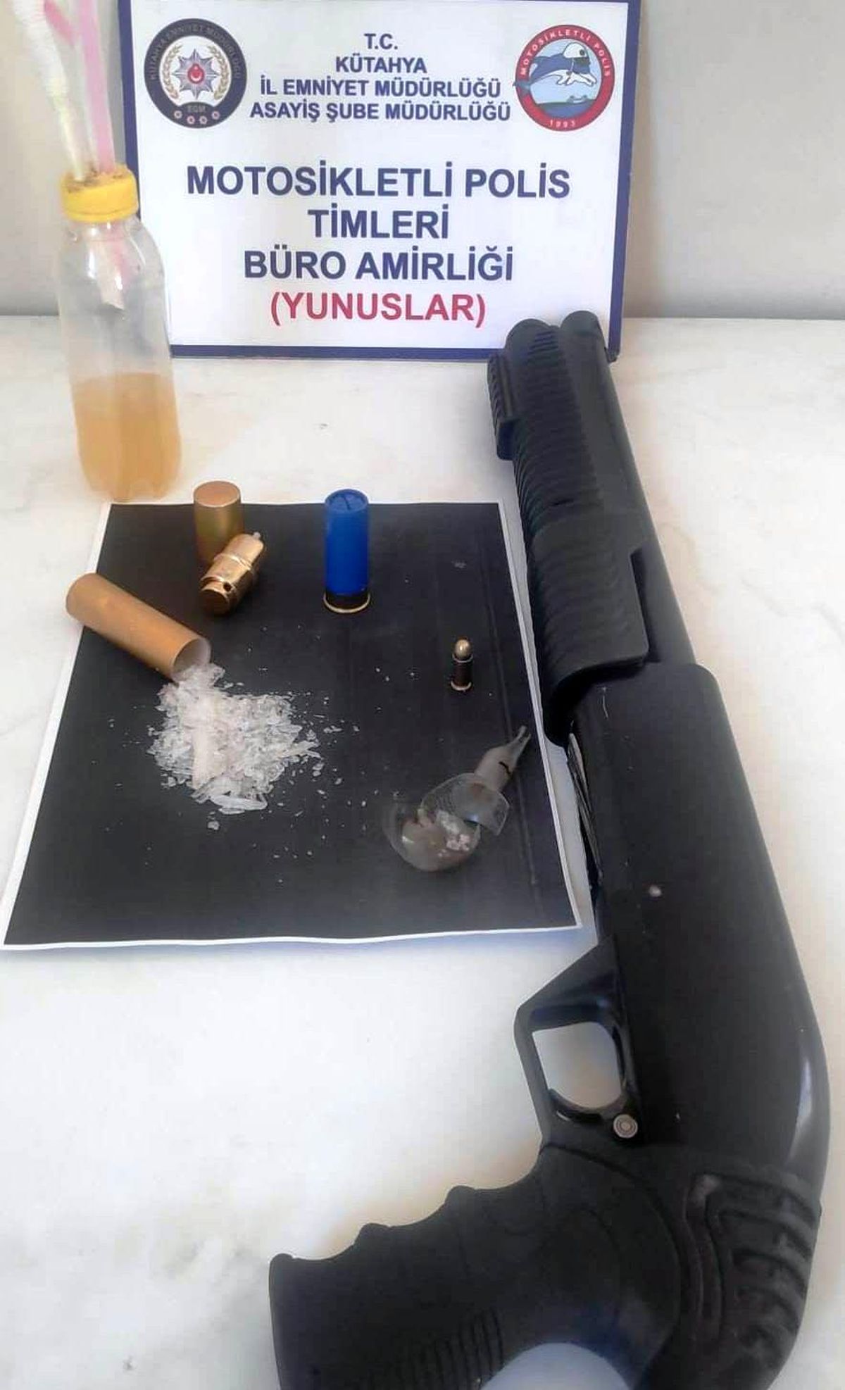 Son dakika haber | Kütahya\'da ruhsatsız silah ve uyuşturucu ele geçirildi