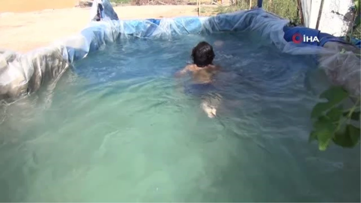 Son dakika haberi... Mardin\'de çocuklar brandadan yapılan havuzda serinliyor