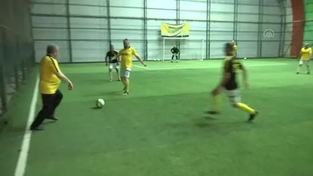 tbmm baskani sentop corlu da gazetecilerle hali saha macinda bir araya geldi son dakika