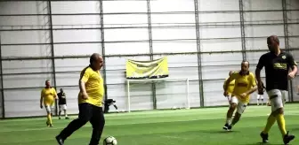 TBMM Başkanı Şentop stresini halı saha maçında attı