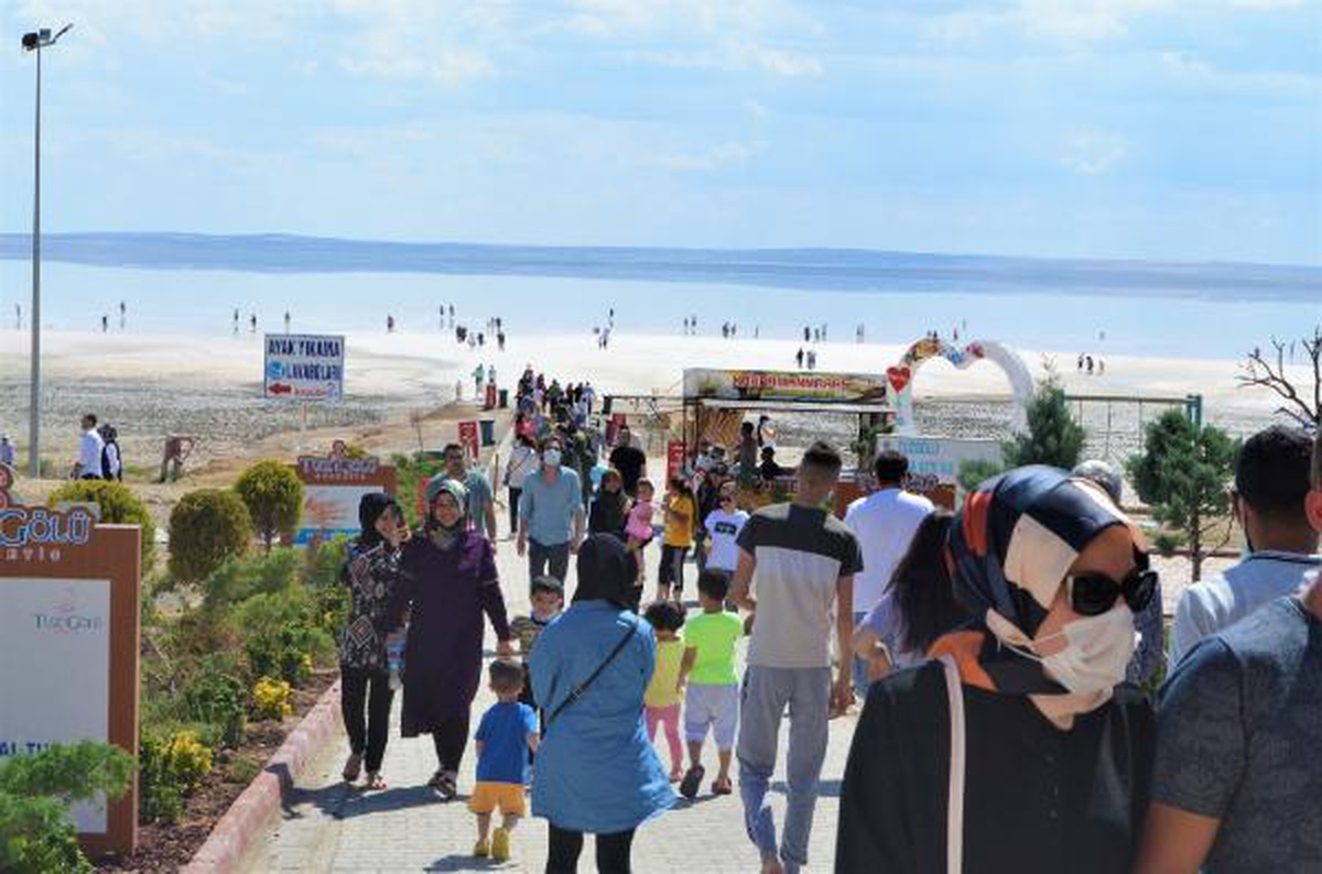 Son dakika: TUZ GÖLÜ\'NDE ZİYARETÇİ YOĞUNLUĞU