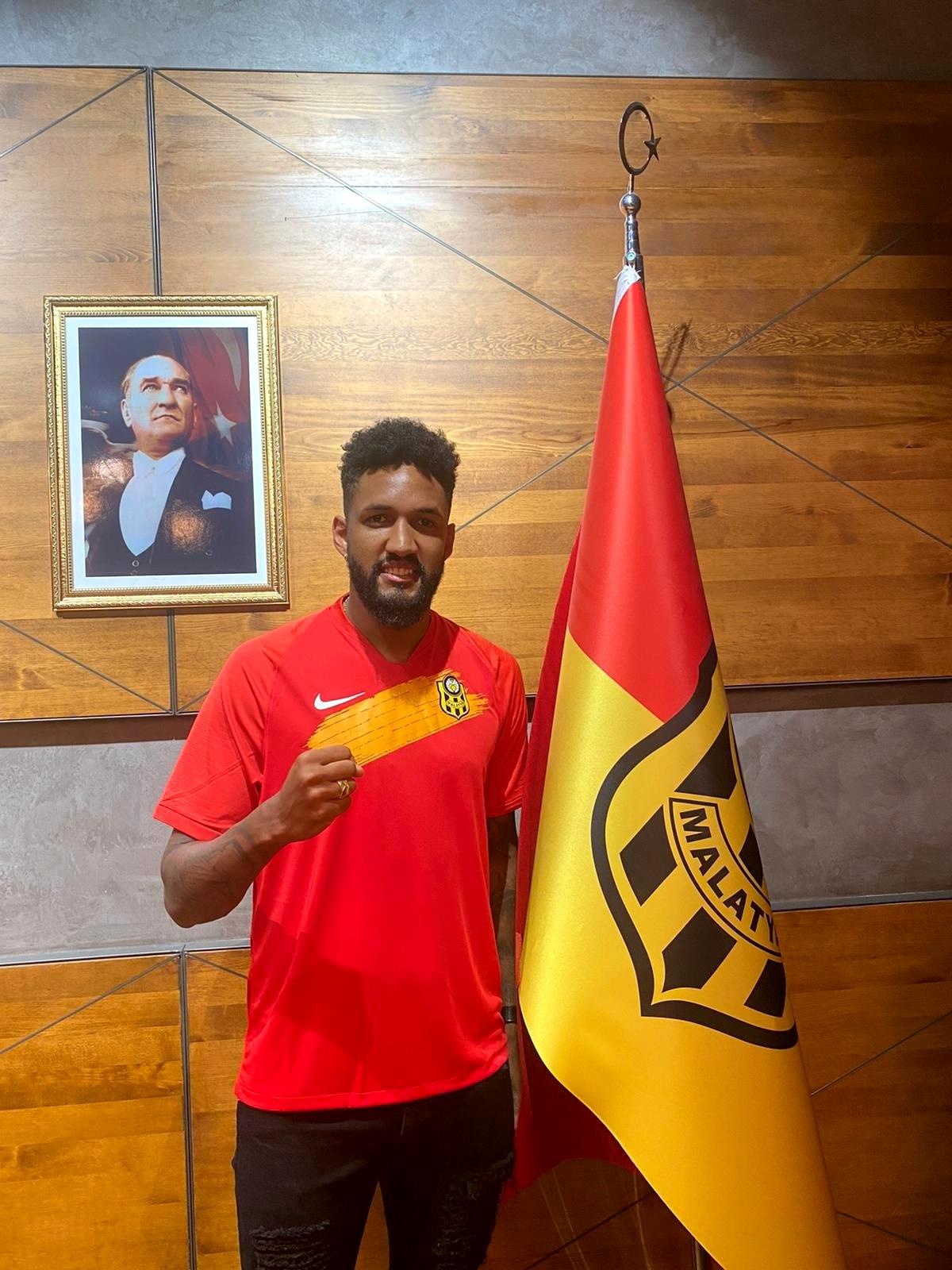 Yeni Malatyaspor\'da karantinası biten Wallace antrenmanlara başlayacak