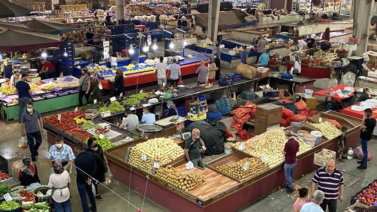 Zonguldak halk pazarındaki fiyatlar yüz güldürdü