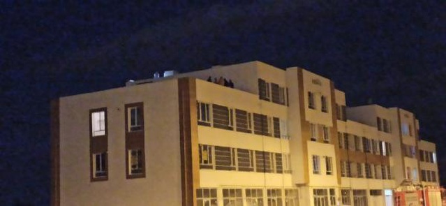 Arkadaşının evine havalandırma boşluğundan girmek isteyen genç, sıkıştığı yerde öldü Arkadaşının evine havalandırma boşluğundan girmek isteyen genç, sıkıştığı yerde öldü