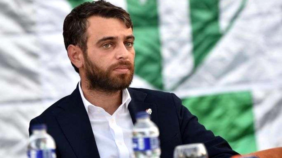 Bursaspor 2. Başkanı Emin Adanur: "Bursaspor\'dan taraf olun, ekmek yediğiniz yere ihanet etmeyin"