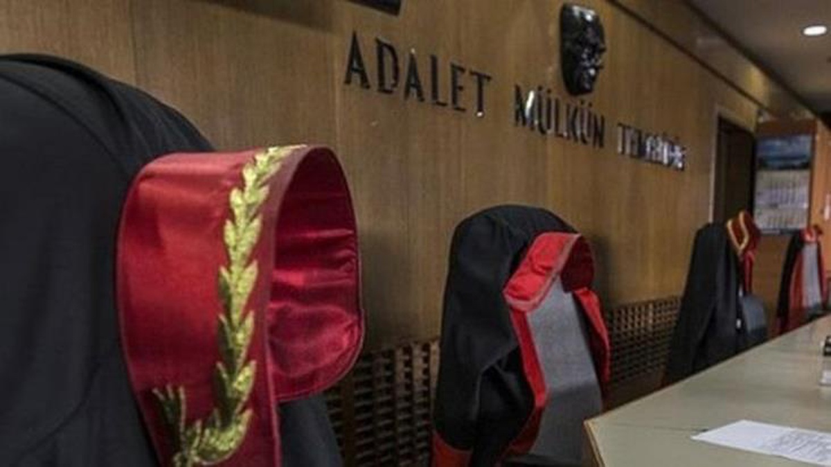 Çağlayan Adliyesi önünde ilginç tartışma! Avukat, taksi nedeniyle tartıştığı hakimi tekmeyle darp etti