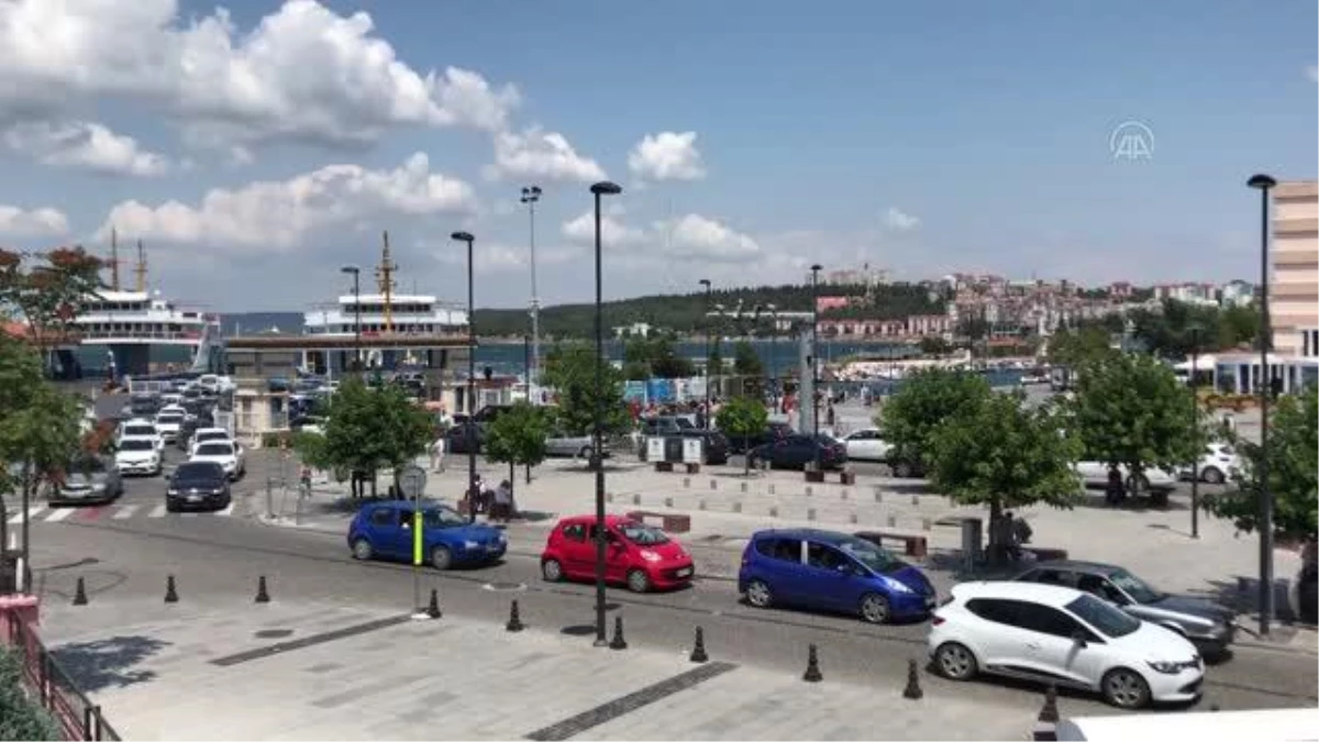 ÇANAKKALE - Feribot iskelelerinde tatilcilerin dönüş yolculuğu sürüyor