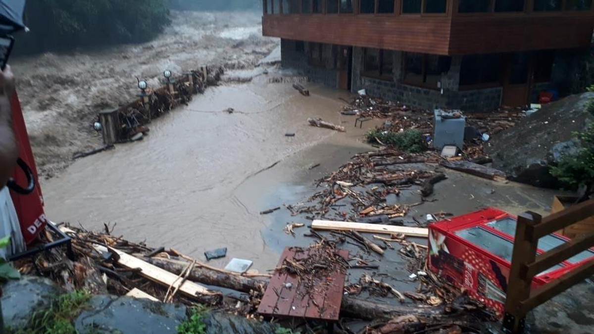 Doğu Karadeniz\'de salı günü aşırı yağış bekleniyor