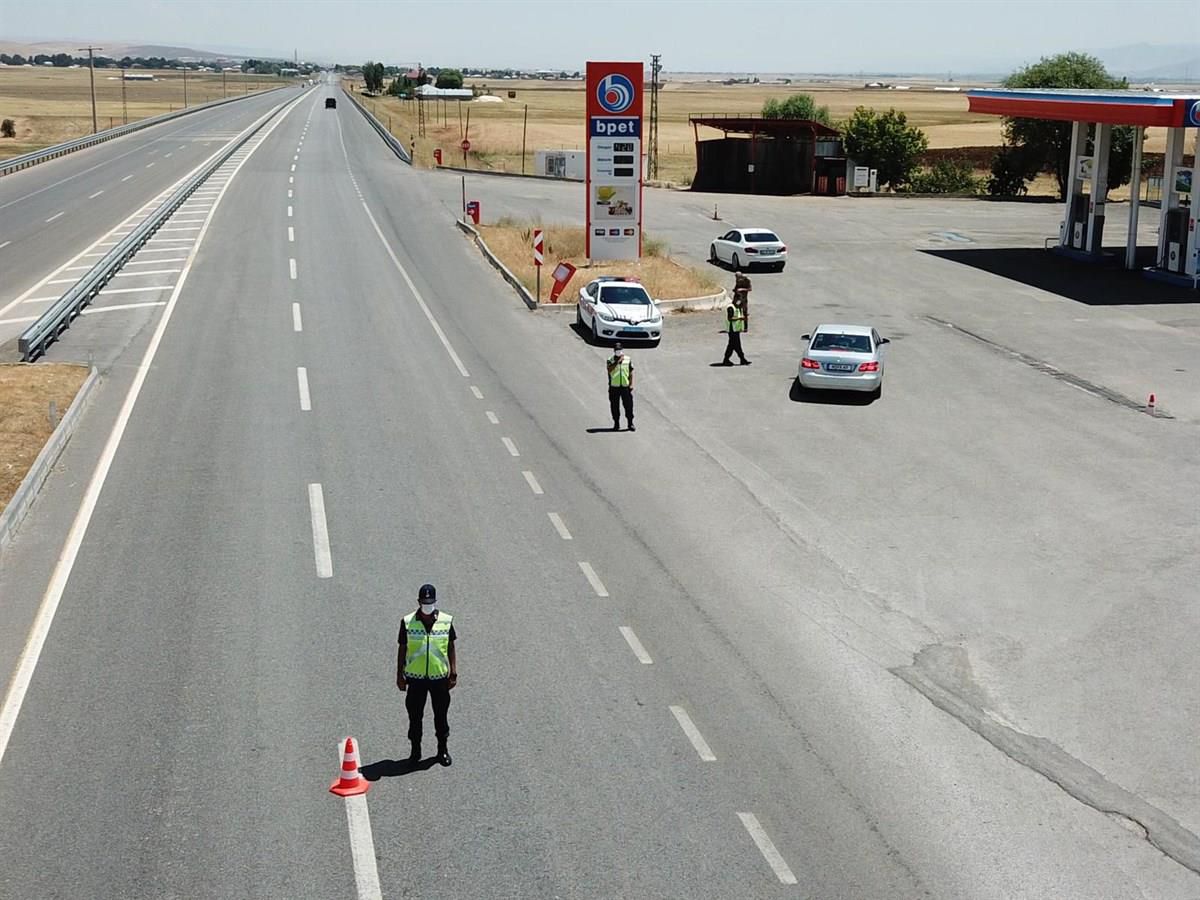 Muş\'ta jandarmadan drone destekli trafik denetimi